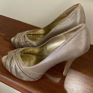 🔥3/$20🔥 Lulu Townsend champagne glitter peep toe high heels size 8